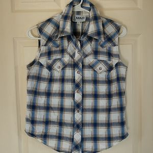 Women's sleeveless western snap plaid shirt
